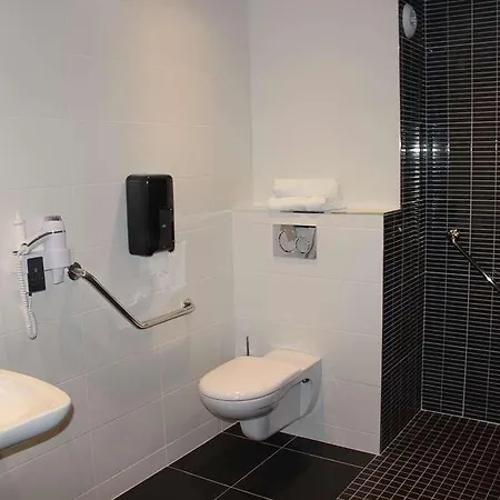 Hotel Kyriad Saint Quentin En Yvelines - Montigny-le-Bretonneux