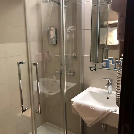 Kyriad Saint Quentin En Yvelines - Hotel Montigny-le-Bretonneux