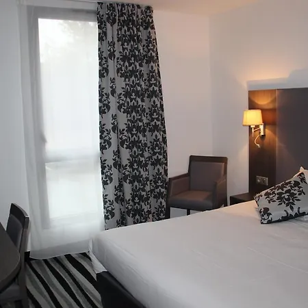 Kyriad Saint Quentin En Yvelines - 3* Montigny-le-Bretonneux