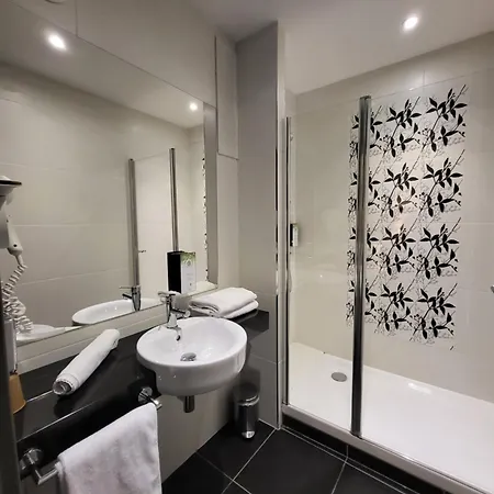 Kyriad Saint Quentin En Yvelines - 3*