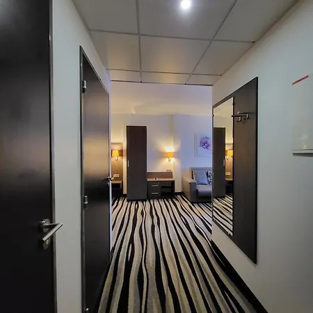 Kyriad Saint Quentin En Yvelines - Hotel