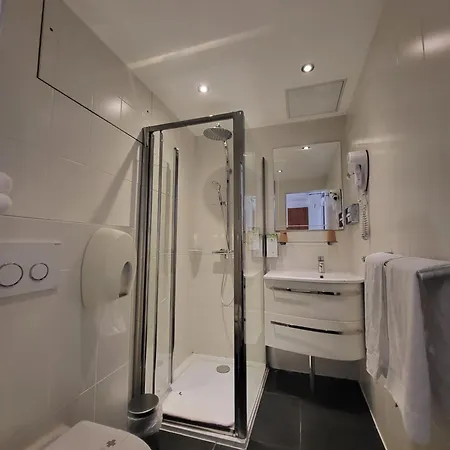 Hotel Kyriad Saint Quentin En Yvelines - Montigny-le-Bretonneux