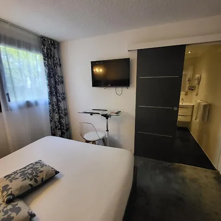 Kyriad Saint Quentin En Yvelines - 3* Montigny-le-Bretonneux