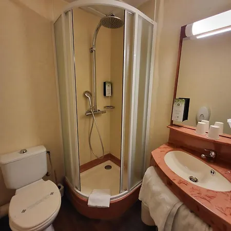 Kyriad Saint Quentin En Yvelines - 3* Montigny-le-Bretonneux