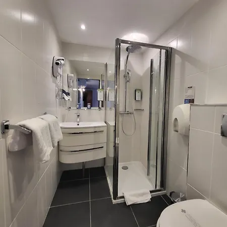 Kyriad Saint Quentin En Yvelines - 3*