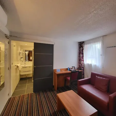 Kyriad Saint Quentin En Yvelines - Montigny-le-Bretonneux