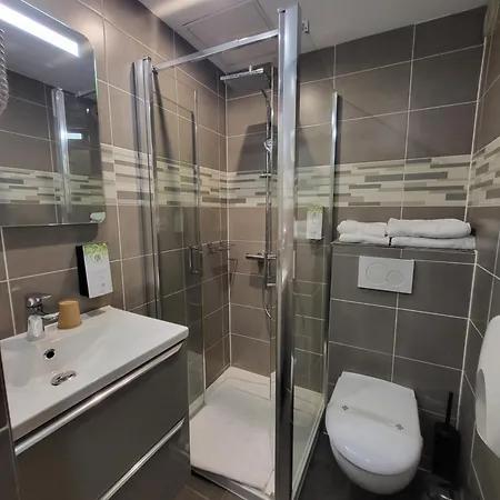 Hotel Kyriad Saint Quentin En Yvelines - 3*