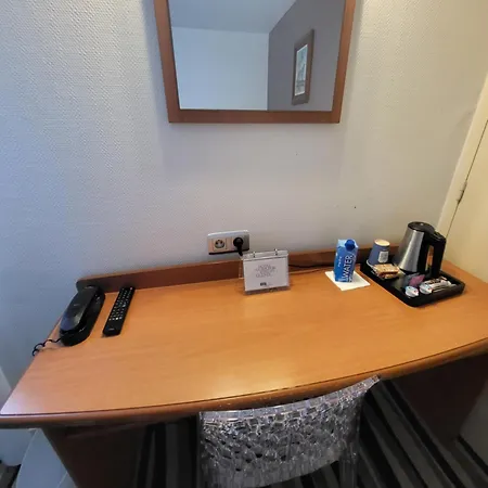 Kyriad Saint Quentin En Yvelines - Hotel Montigny-le-Bretonneux