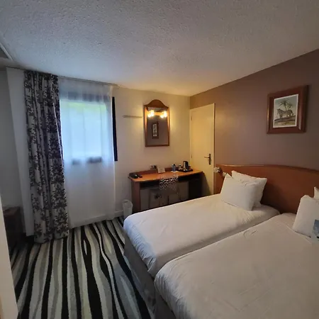 Kyriad Saint Quentin En Yvelines - 3*