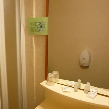 Kyriad Saint Quentin En Yvelines - 3*