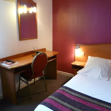 Hotel Kyriad Saint Quentin En Yvelines - Montigny-le-Bretonneux