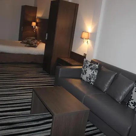 Kyriad Saint Quentin En Yvelines -