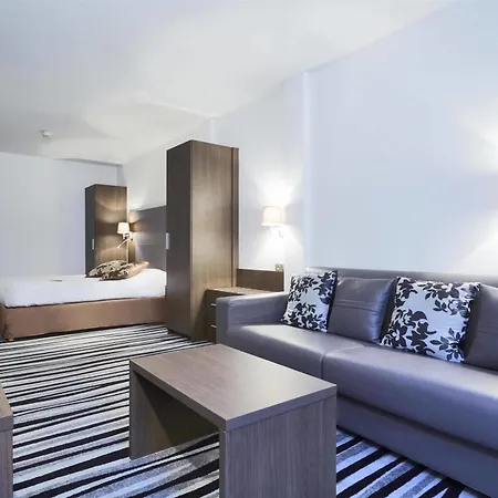 Kyriad Saint Quentin En Yvelines - 3* Montigny-le-Bretonneux