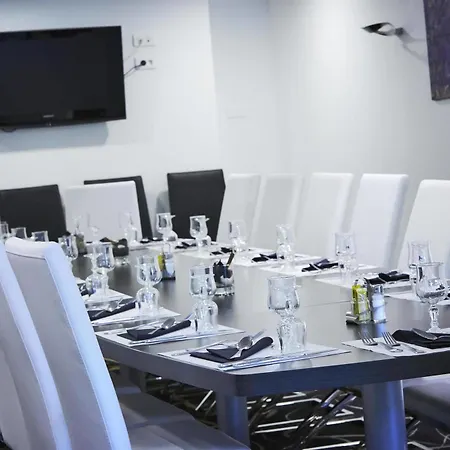 Kyriad Saint Quentin En Yvelines - Hotel