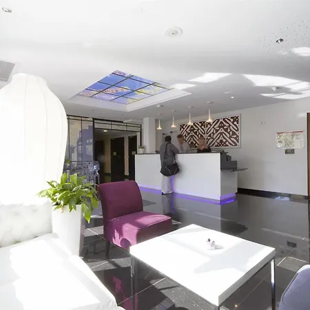 Kyriad Saint Quentin En Yvelines -