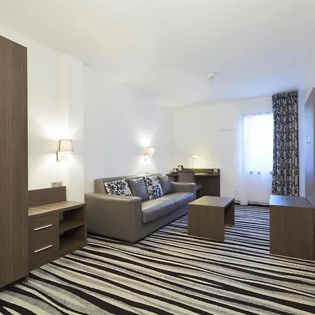 Hotel Kyriad Saint Quentin En Yvelines - Montigny-le-Bretonneux
