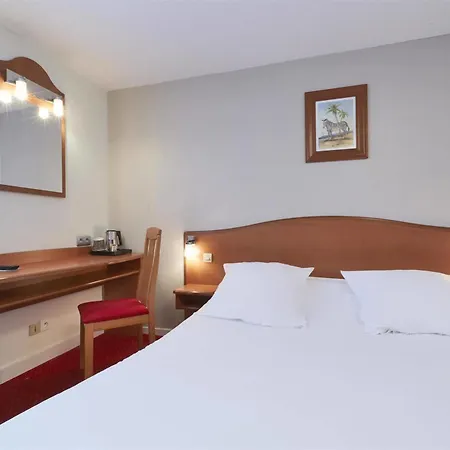 Kyriad Saint Quentin En Yvelines - Montigny-le-Bretonneux