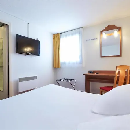 Kyriad Saint Quentin En Yvelines - Hotel Montigny-le-Bretonneux