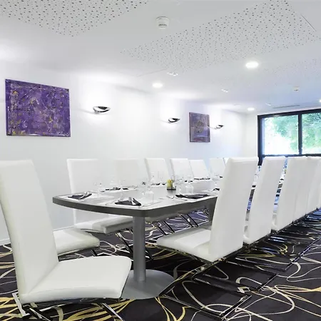 Hotel Kyriad Saint Quentin En Yvelines - Montigny-le-Bretonneux