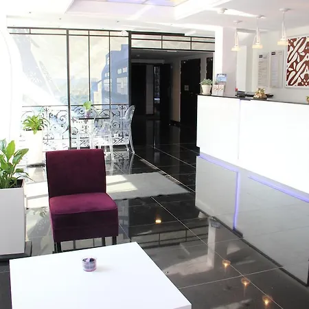 Kyriad Saint Quentin En Yvelines - Hotel Montigny-le-Bretonneux