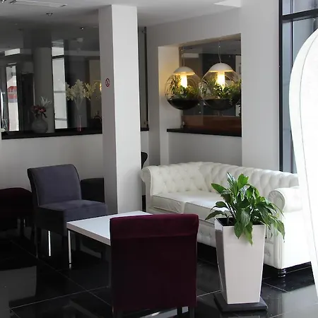Kyriad Saint Quentin En Yvelines - Montigny-le-Bretonneux